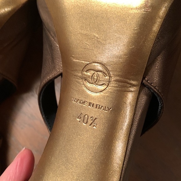 Chanel Camelia heels - Picture 5 of 17